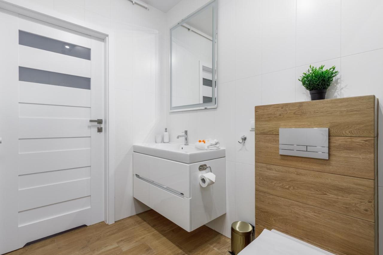 Apartment With Parking 500 M From The Sea By Noclegi Renters Międzywodzie Exteriör bild